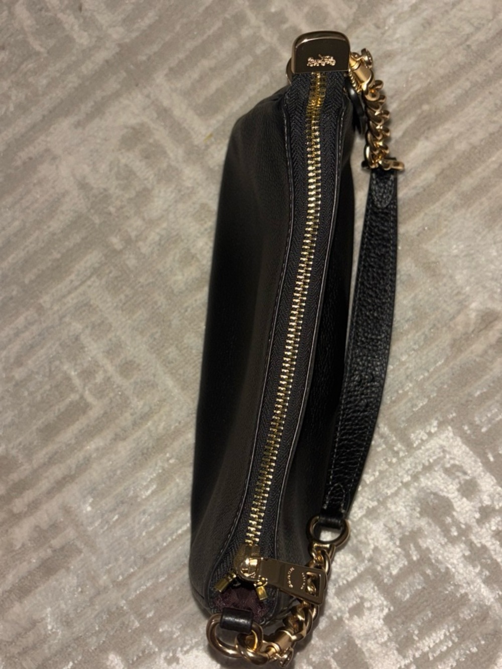 COACH authentic Black pebbled leather and gold hardware Teri Shoulder bag - Picture 5 of 9